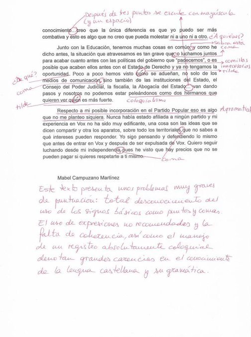 Profesores corrigen las faltas de ortografía de la consejera de educación en Murcia.