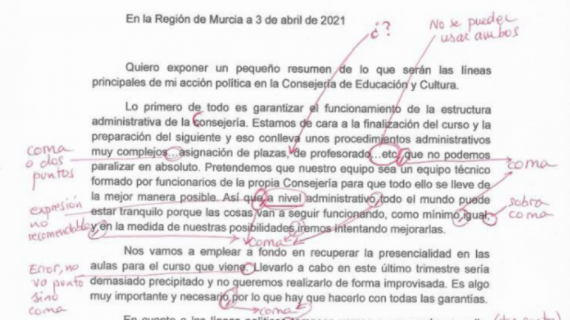 Profesores corrigen el escrito de la consejera de educación de Murcia